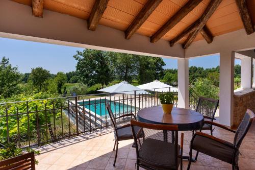 Holiday house Matija with a POOL in Svetvincenat
