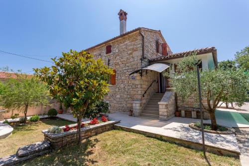 Holiday house Matija with a POOL in Svetvincenat