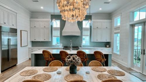 Sunset Pointe 30A by AvantStay Gulf Views Carriage Pool in Santa Rosa Beach, USA