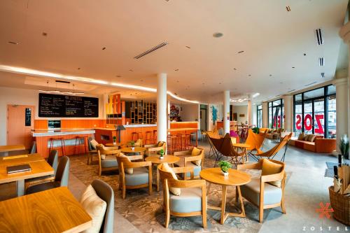Restaurant, Zostel Phuket, Patong Beach in Phuket