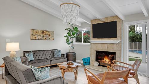 West Valley by AvantStay Large Yard w Pool in Los Angeles, USA