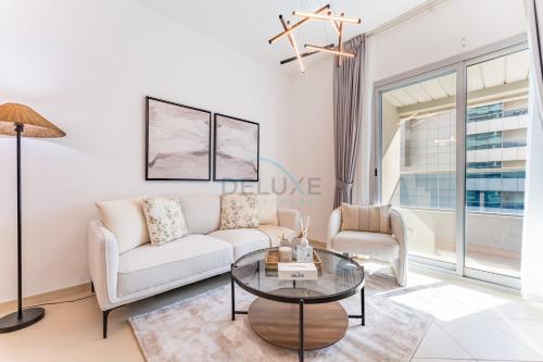 Easy Metro and Tram Access 1BR, Offering Partial Canal, SZR, and City Views, Just Minutes from Marina Mall, Marina Diamond 6, Dubai Marina by Deluxe Holiday Homes, Дубай (фото 6)