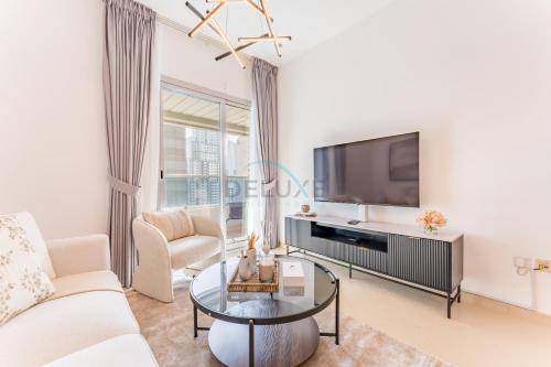 Easy Metro and Tram Access 1BR, Offering Partial Canal, SZR, and City Views, Just Minutes from Marina Mall, Marina Diamond 6, Dubai Marina by Deluxe Holiday Homes, Дубай (фото 7)