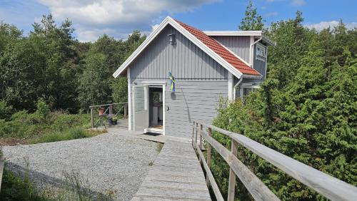 Cottage with sea view at Tjorn Island, Stora Dyrön (фото 6)