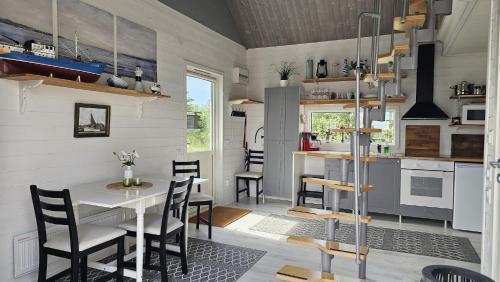 Cottage with sea view at Tjorn Island, Stora Dyrön (фото 10)