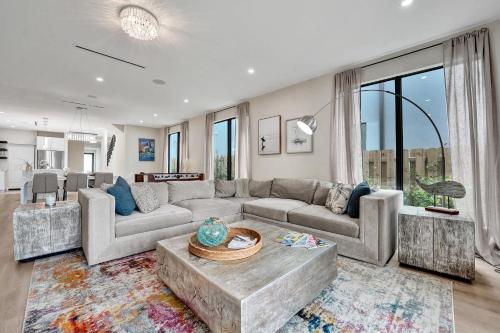 Upscale 4 BDRM Retreat - Mins to Las Olas & Beach – khách sạn tại Wilton Manors