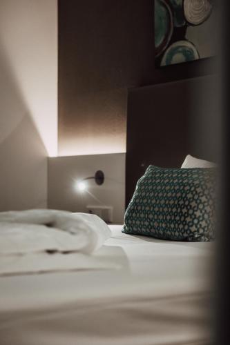 3G Hotel - Tap to explore photos