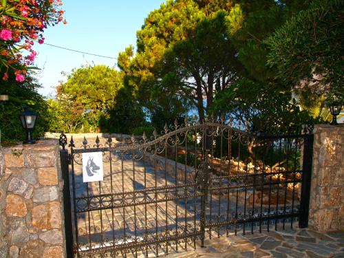  Panoramic Seaview Holiday House, Pension in Souda