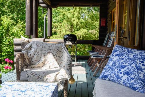 Balcony/terrace, Seaside log-house 'Merehobeda' with sauna and hot tub in Lohusalu