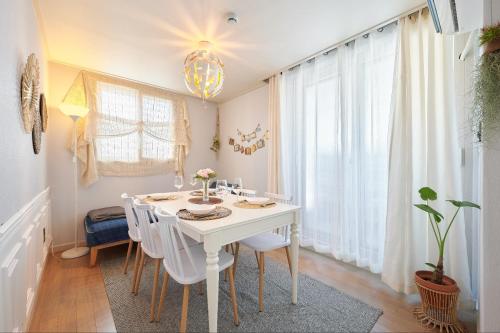 HONGDAE LUNA HOUSE 3Room 5bed