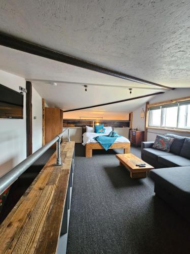 Upper Winstone Pond Lodge in Godshill and Wroxall