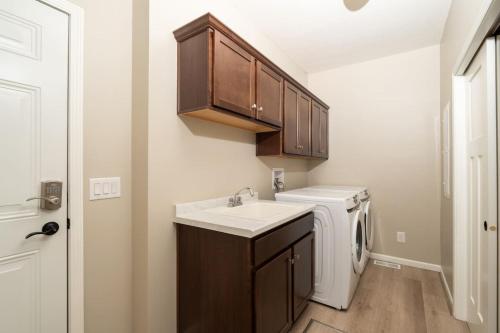 Affordable 3 bed Oakcreek - image 11