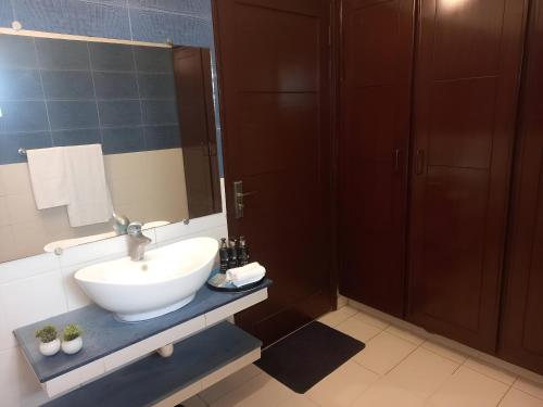 Villa in DHA phase 3 - image 4