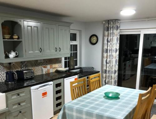 Captivating 4 bedroom house in Northern Ireland in 卡素特斯