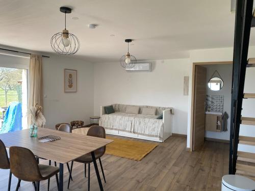 Maison en pierre, proche du Futuroscope gîte à louer Scorbé-Clairvaux