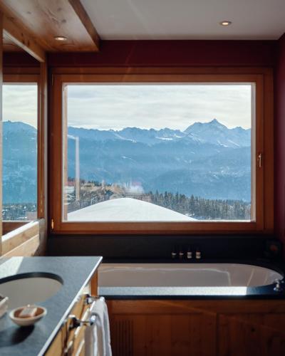 Badkamer, LeCrans Hotel & Spa in Crans Montana
