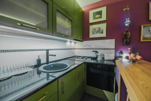 City Center Apartment with parking - image 3