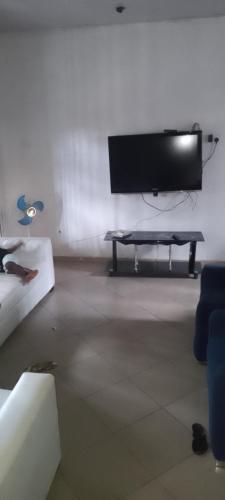 Harmony 2 bedroom apartment in Адіабо Ікот Мбо