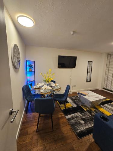 Central 2-Bedroom Leather Lane Apartment