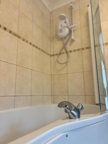 浴室, 喬治酒店 (The George Hotel) in 凱里堡