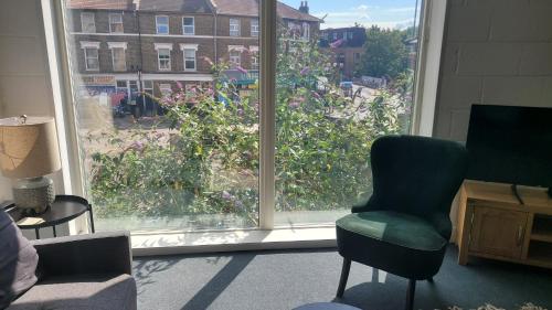 Sunny and spacious studio near the station