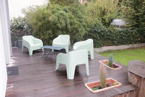 House sleeps 5 Orly Airport Paris in Arcueil
