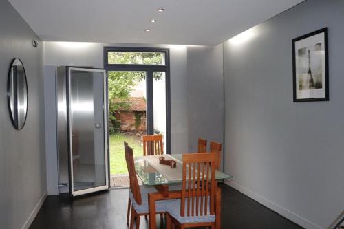 House sleeps 5 Orly Airport Paris in Arcueil