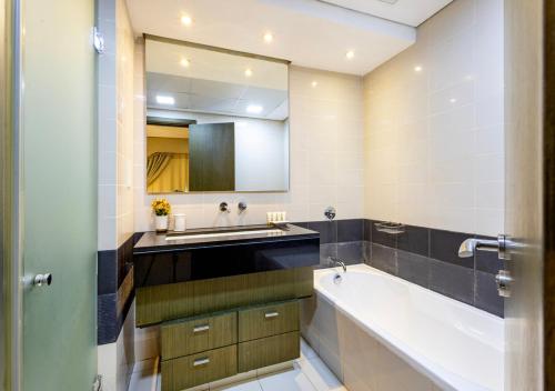 The Loft East- 2BR Apartment -Allsopp & Allsopp - 02, Dubaj (zdjęcie 10)