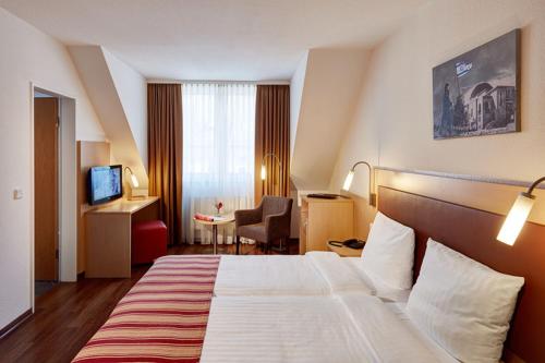 Hotel Imperial Dusseldorf - Superior - Tap to explore photos