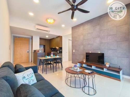 Grand Medini Suites by RR JBcity - Tap to explore photos