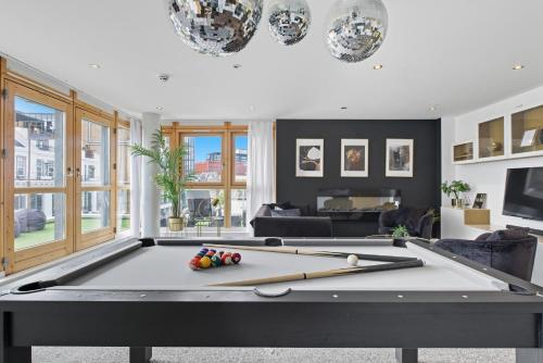 Penthouse Noir - Wyndale Living - Central BHam 2BR - image 2