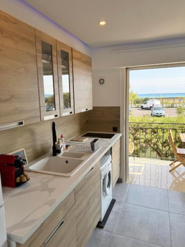 Le Cocon Marin , vue mer , clim , parking , piscine in Les Groules