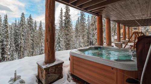 Hot tub, Paradise Meadow Lodge in Sally Barber