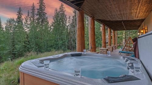 Hot tub, Paradise Meadow Lodge in Sally Barber