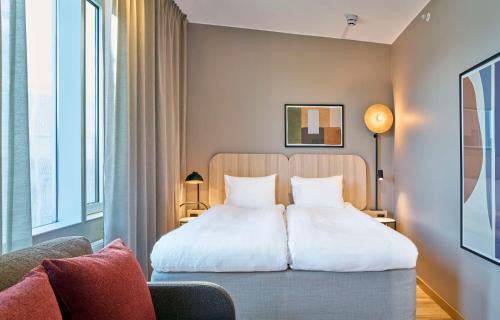 2 twin beds, 1 sofa bed