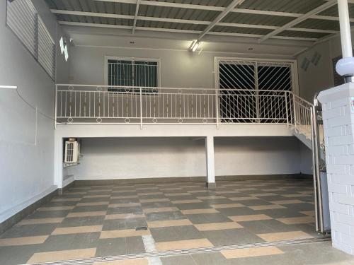 Aurora Betong Homestay in Tano Maero