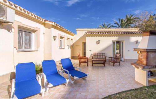 Amazing home in Dénia with Outdoor swimming pool and 3 Bedrooms - image 5