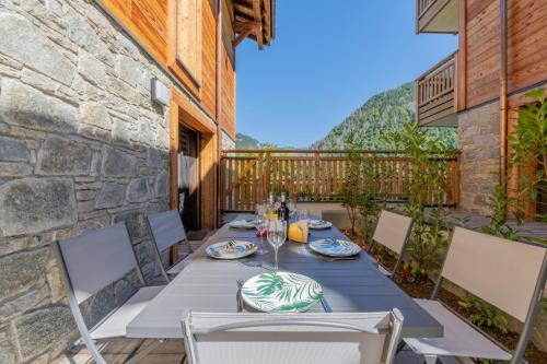 Balcony/terrace, Tanniere des Ours Apartment - Snow and Trek - Morzine near Pre-Favre Ski Lift