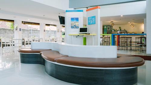 大廳, POP庫塔海灘飯店 (POP! Hotel Kuta Beach) in 雷吉安