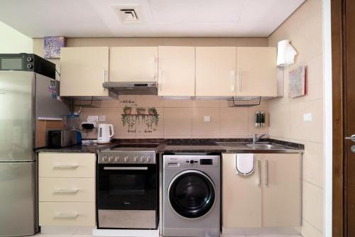 Fully Furnished Studio Hilliana Tower Sea View and Burj View, Dubaj (fotografie 8)