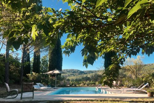 Apkārtne, La Bastide des Cadenieres in Villecroze ciems