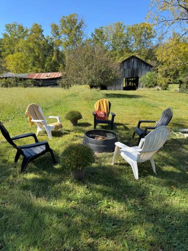 Relax & Unwind Cozy Farmhouse Near Natural Bridge State Park, Stanton (zdjęcie 3)