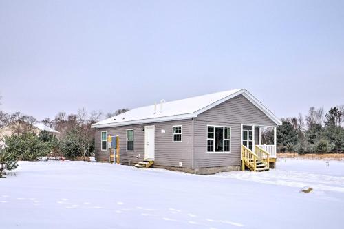 Scenic Retreat with Fire Pit Near Shanty Creek
