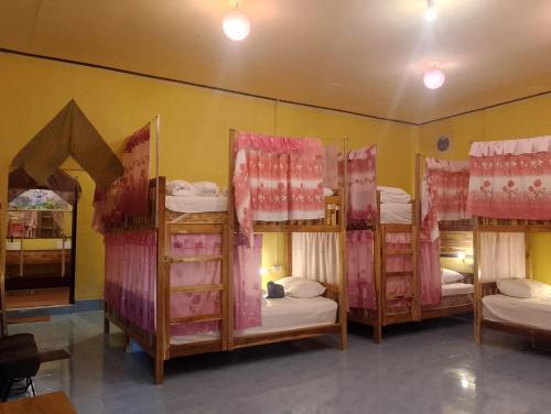 Emily Dormitory Hostel in Nong Khiaw
