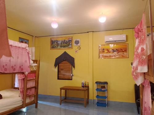 Emily Dormitory Hostel in Nong Khiaw