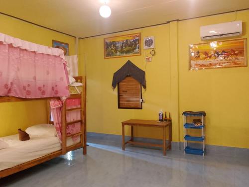Emily Dormitory Hostel in Nong Khiaw