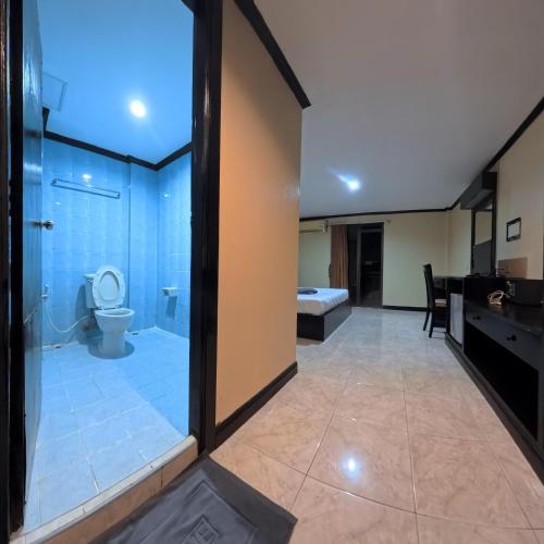 room detail thumbnail 2