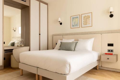 Luxurious Residence Saint Honore by onefinestay - image 7