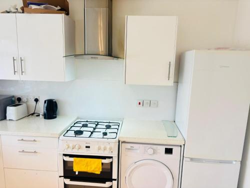 London Economy Stay at 31 5