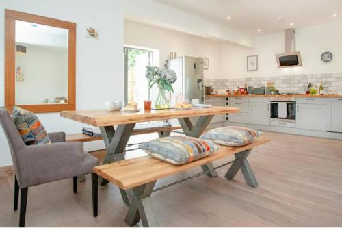 2 Bed Cottage - Hot Tub Garden Parking in Dunkeswell